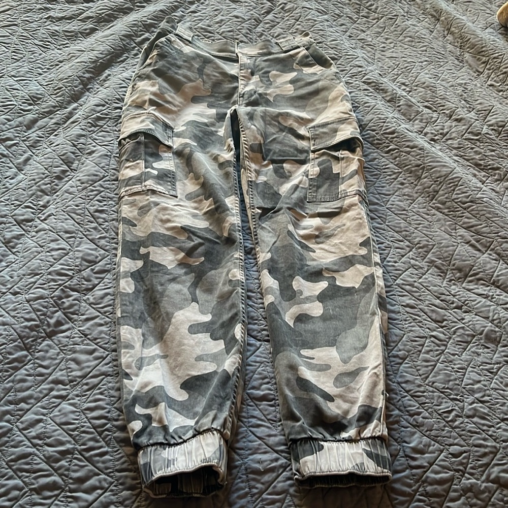 Hollister Camo Cargo Joggers Small